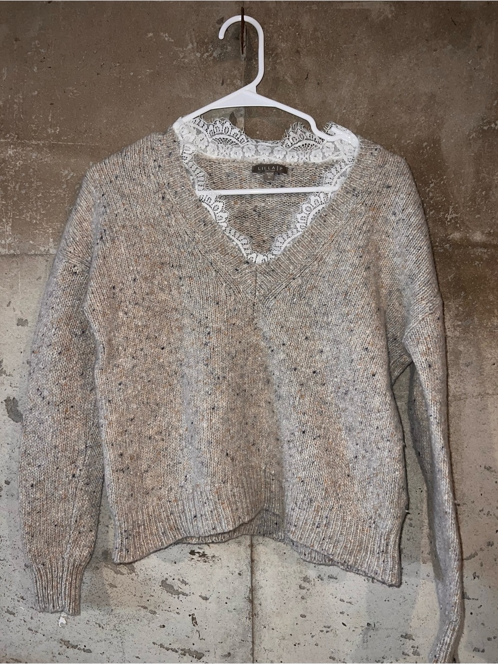Lilla P Lace Trim V-Neck Speckled Knit Sweater – Beige Oatmeal Tweed